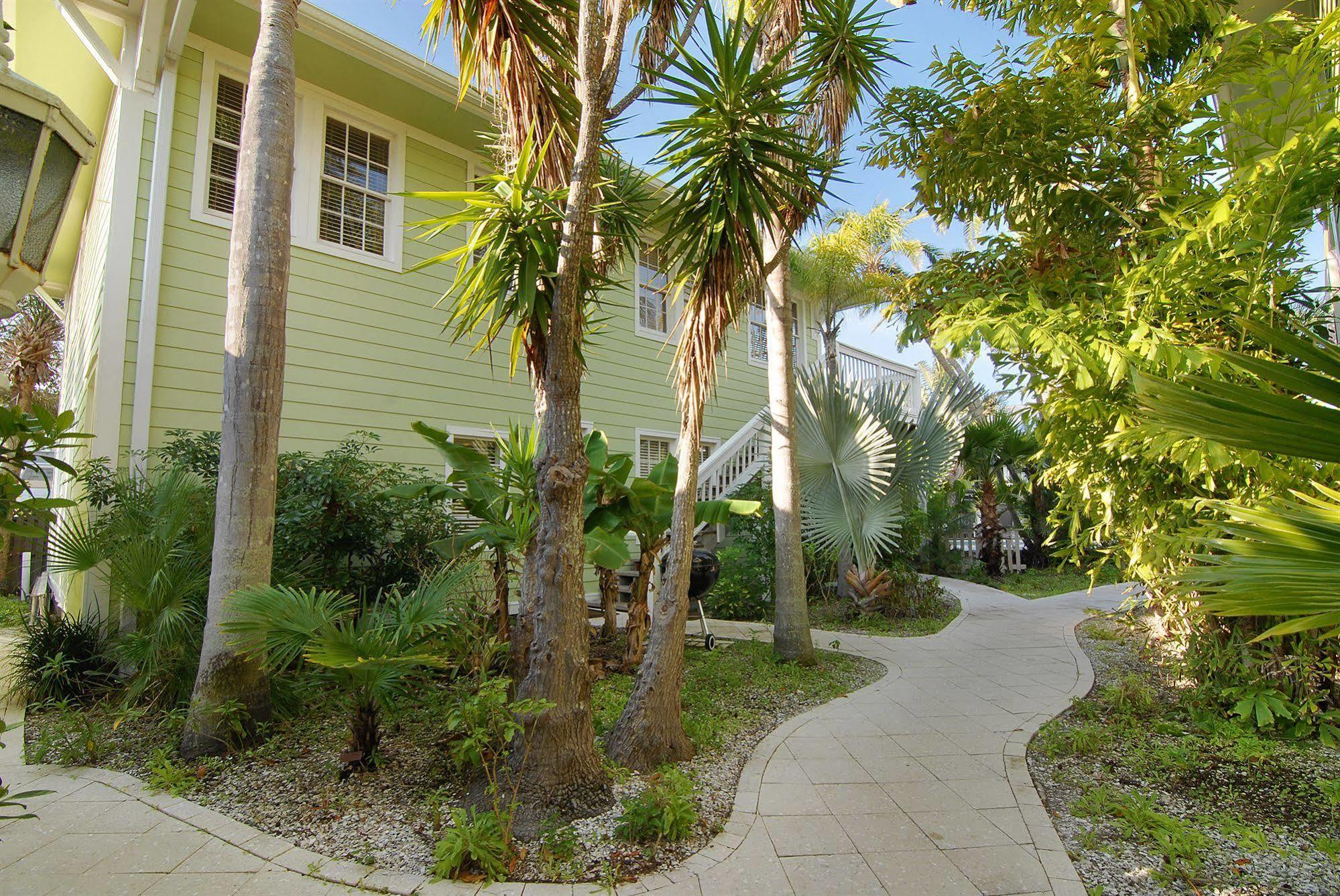 Sarah'S Seaside Hotel Indian Rocks Beach Exterior photo